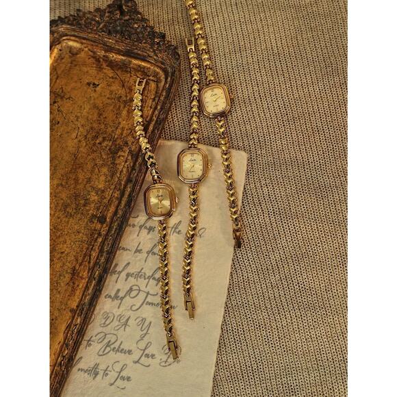 Gold French Vintage Style Unique Heart Band Dainty Women’s Wrist Watch main image 6
